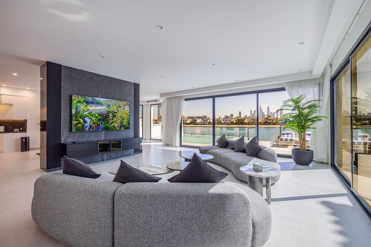 Sea view 6 bedroom villa